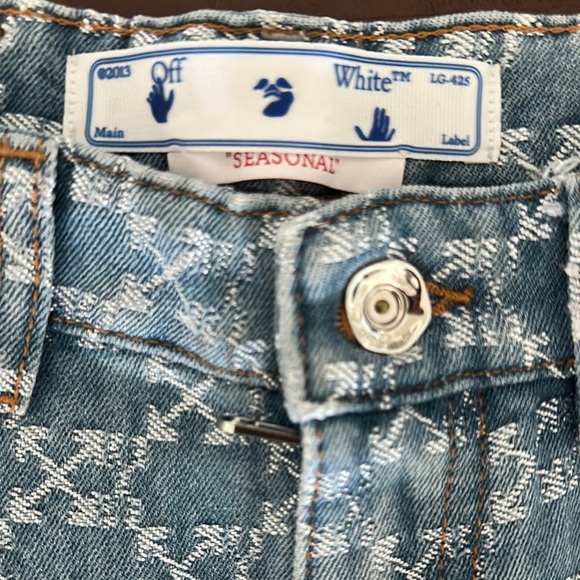 Off-White Blue and White Patterned Jean Shorts - Picture 4 of 6